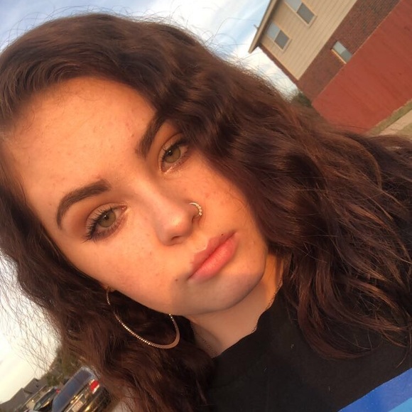 Meet your Posher, Kayla - Picture 1 of 1